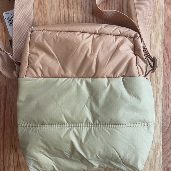 The North Face Tan Crossbody Bag with Contemporary Design - Picture 2 of 2